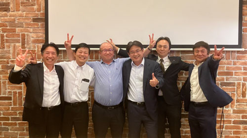 大橋孝広さん（SOUKI(株)）、高木規宏さん（昭和建物管理(株)）、重森智文さん（(株)トップワーク）、野牧久嗣さん（光洋ビル管理(株)）、鈴木晶博さん（(株)鈴木建物管理）、原田和則さん（(株)リンデンクリーナー）集合写真
